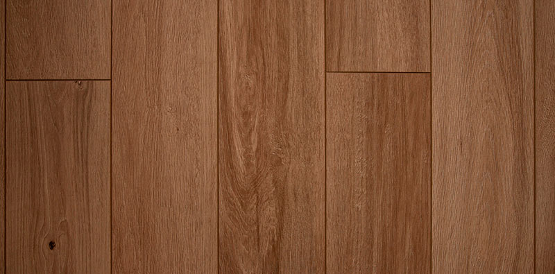 Oak uneven texture straight grain